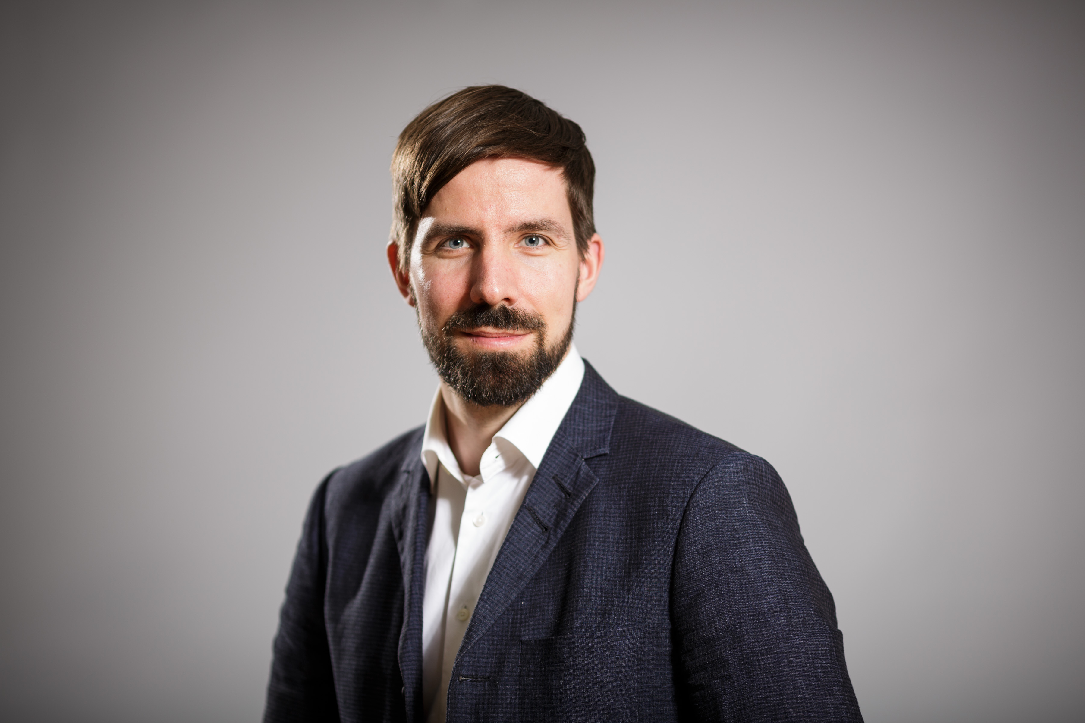 A computational simulation platform for respiratory modeling - validation with experimental data for clinical and pharmaceutical applications