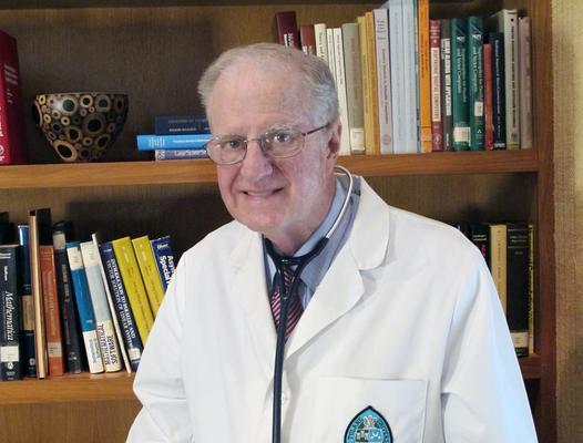 For the past ten years, Cardiologist Dr. Kent Beasley has been teaching CSEM students about cardiac disease treatment by pairing classroom lectures with visits to hospital operating rooms.